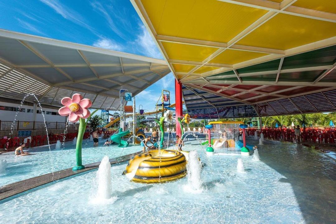 Hotel Spazzio Diroma Cafe Da Manha E Acesso Ao Acqua Park Калдас-Новас Екстер'єр фото